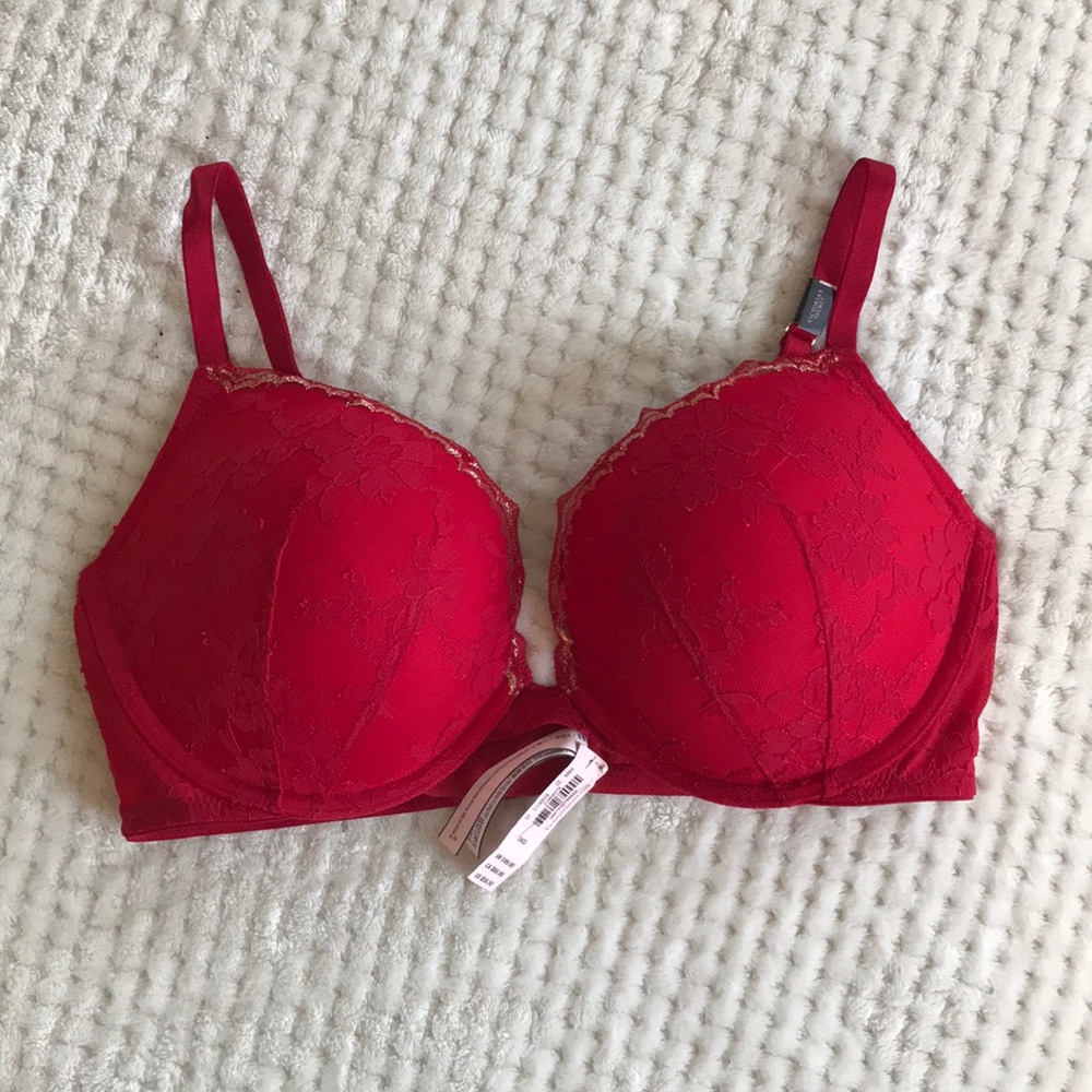 ✨NWT✨ Victoria’s Secret Lace Trim Push Up Sexy Bra